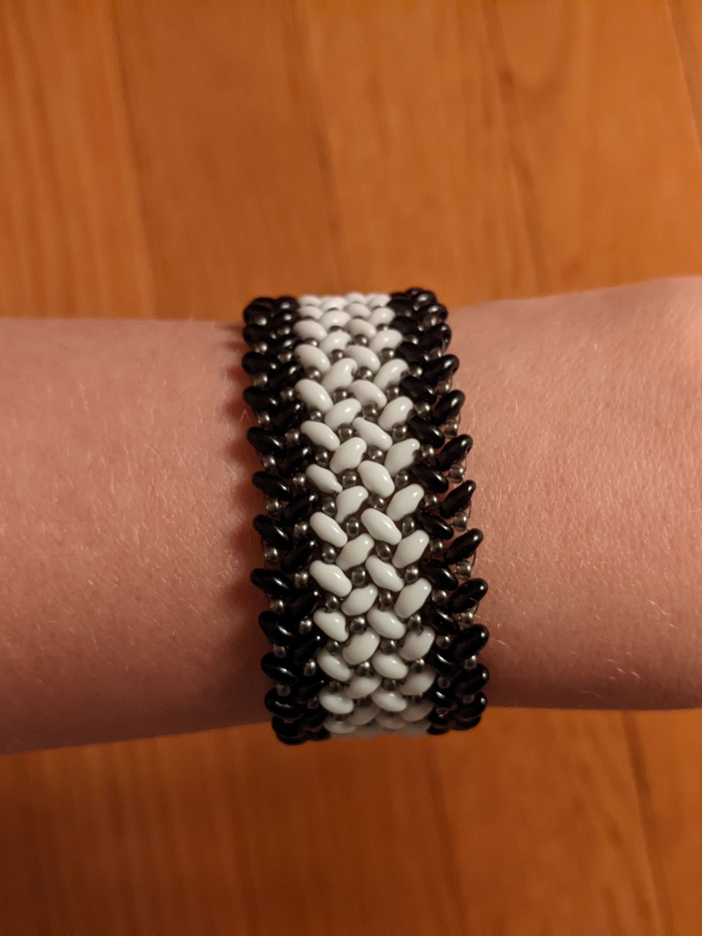Black and White Beaded Women's Bracelet